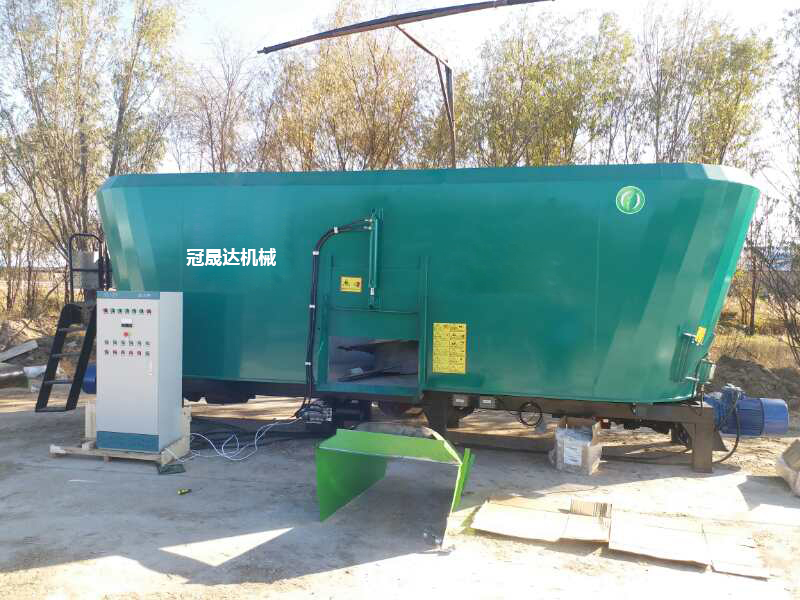 河南某公司購買固定式TMR攪拌機(jī)